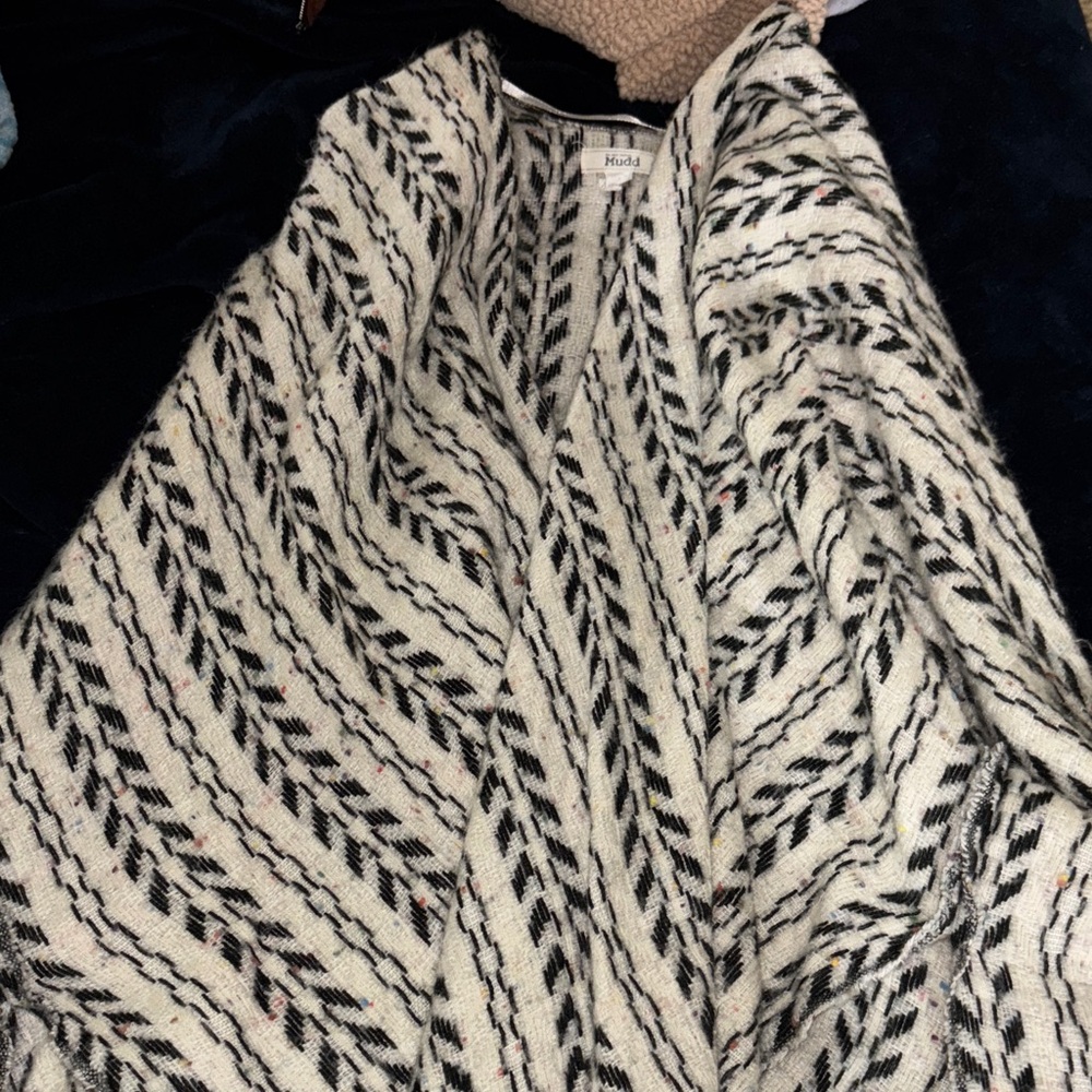 Mudd Black and White Patterned Cardigan